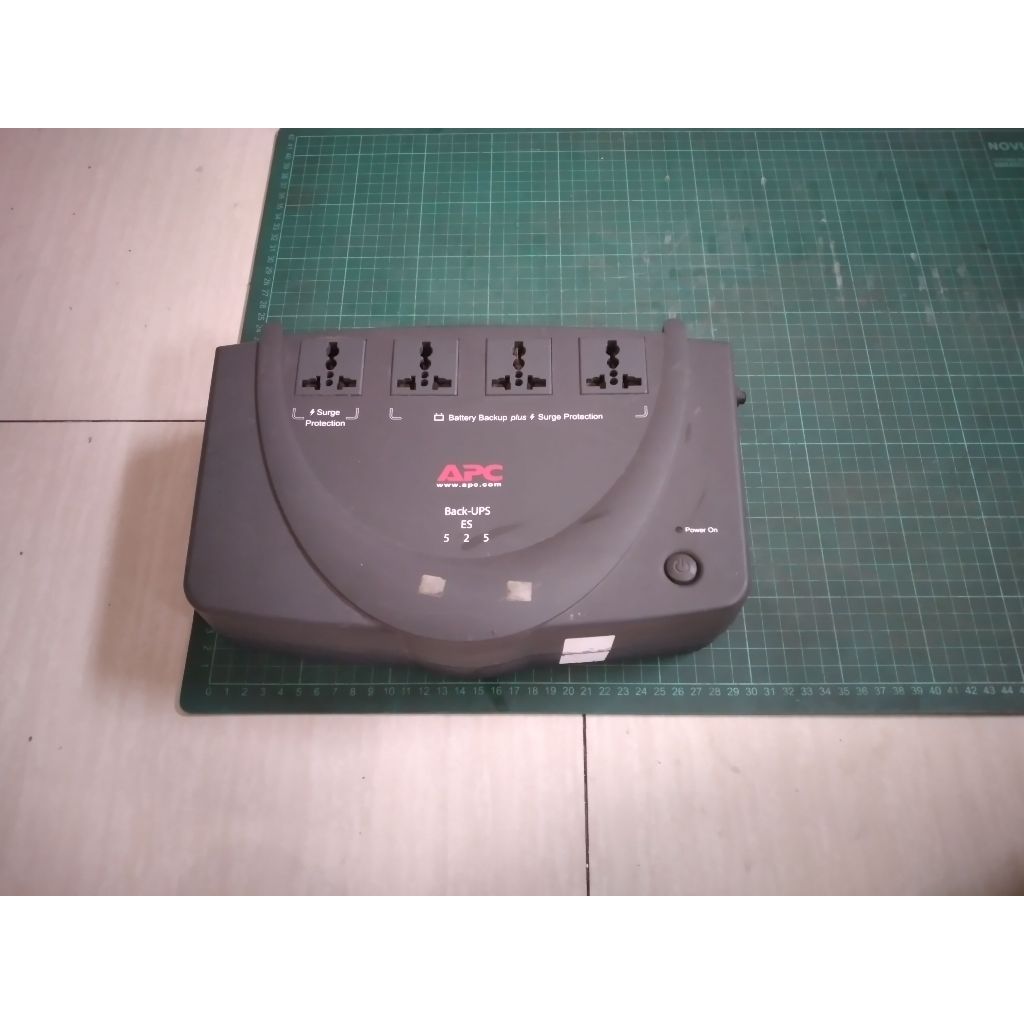 UPS APC Back-Ups ES-525 Inverter DC-AC