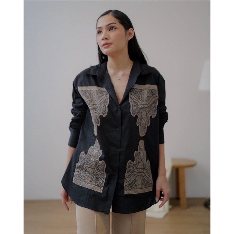 Studio.Tui Kemeja Tiara in Black