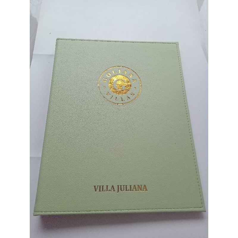 

BUKU MENU RESTO CAFE BAHAN KULIT BISA RIQUEST WARNA COVER DAN LOGO EMBOS,GRAPO,PRINT,UKURAN A4,A5