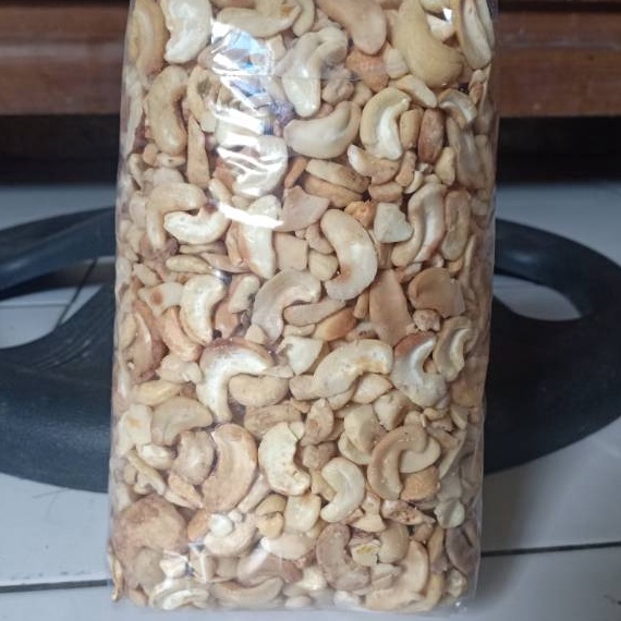 

Jual Kacang mede patahan pecah murah 1kg Mentah Ready stock