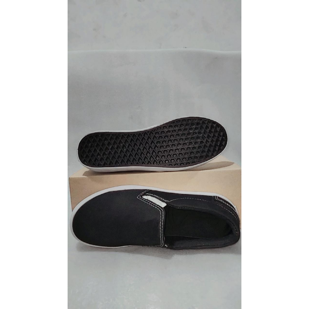 sepatu slip on keren sepatu simpel sepatu murah sepatu cowo cewe keren sepatu santay