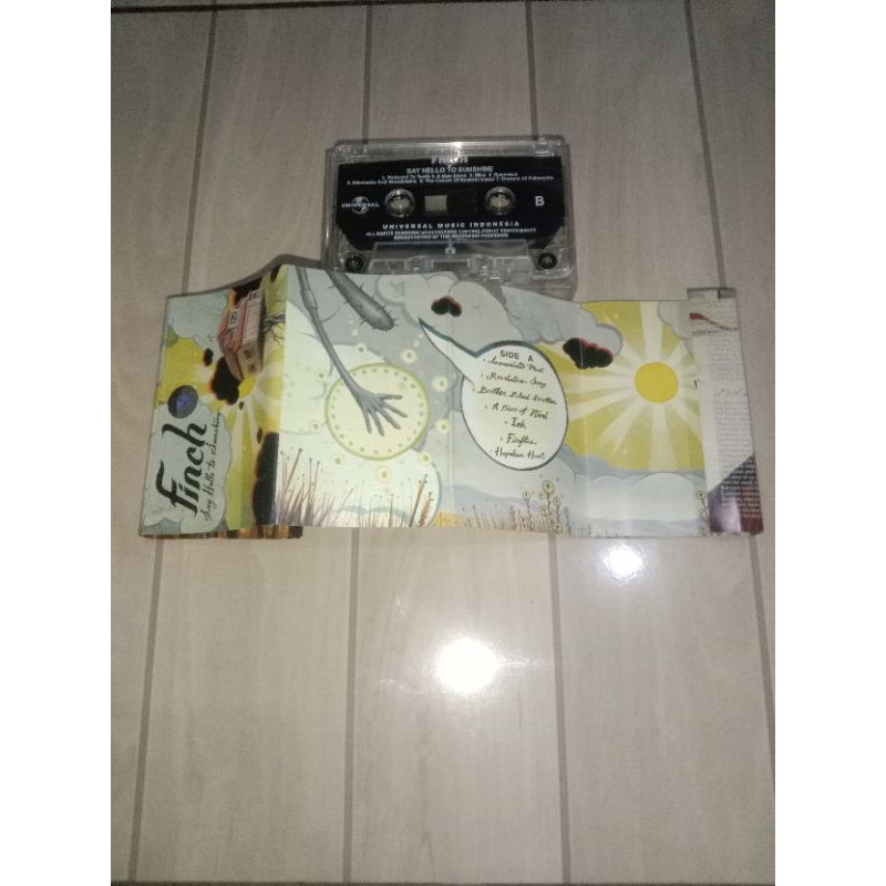 kaset pita finch say hello sunshine