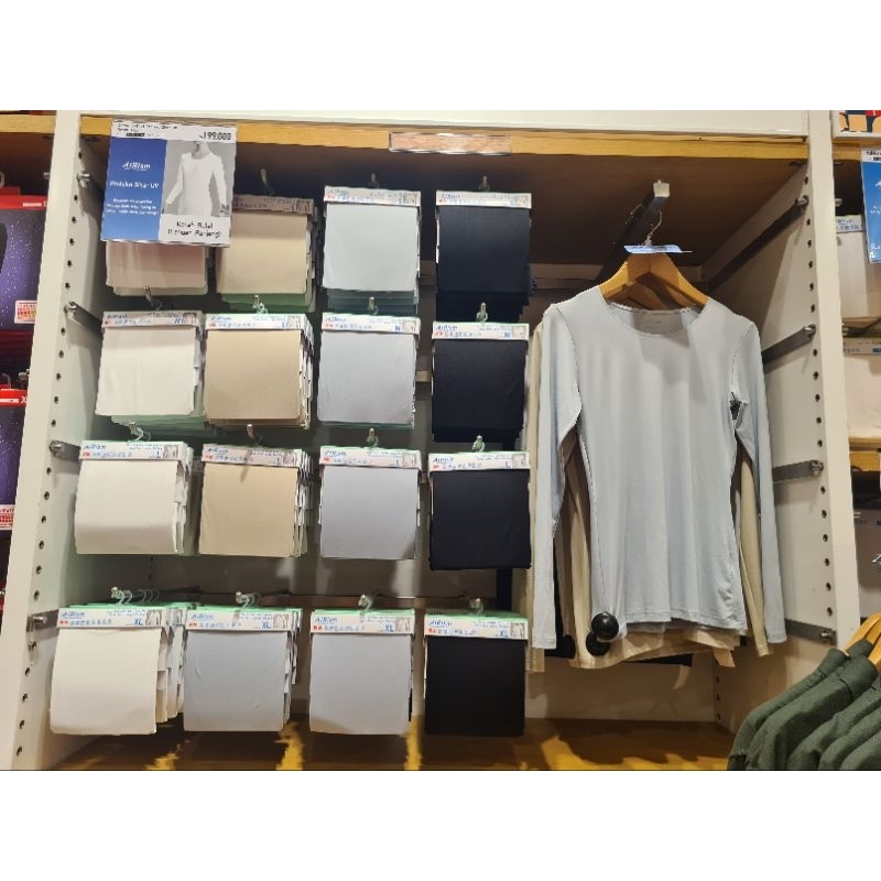 Uniqlo airism manset kerah bulat lengan panjang