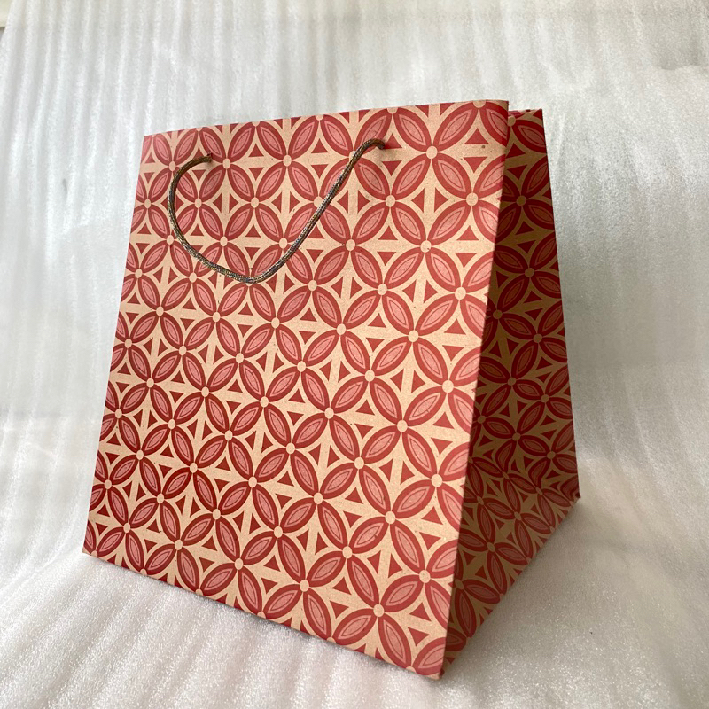

PAPERBAG MOTIF (Kotak Nasi) ukuran 25x23x27