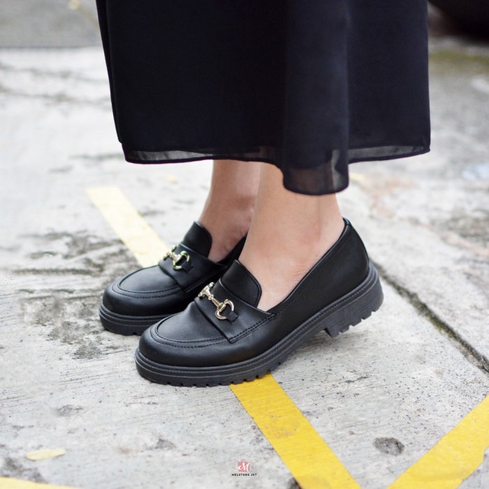 SORA BLACK (big size shoes) sepatu loafer docmart wanita ukuran besar jumbo 40-41-42-43-44-45