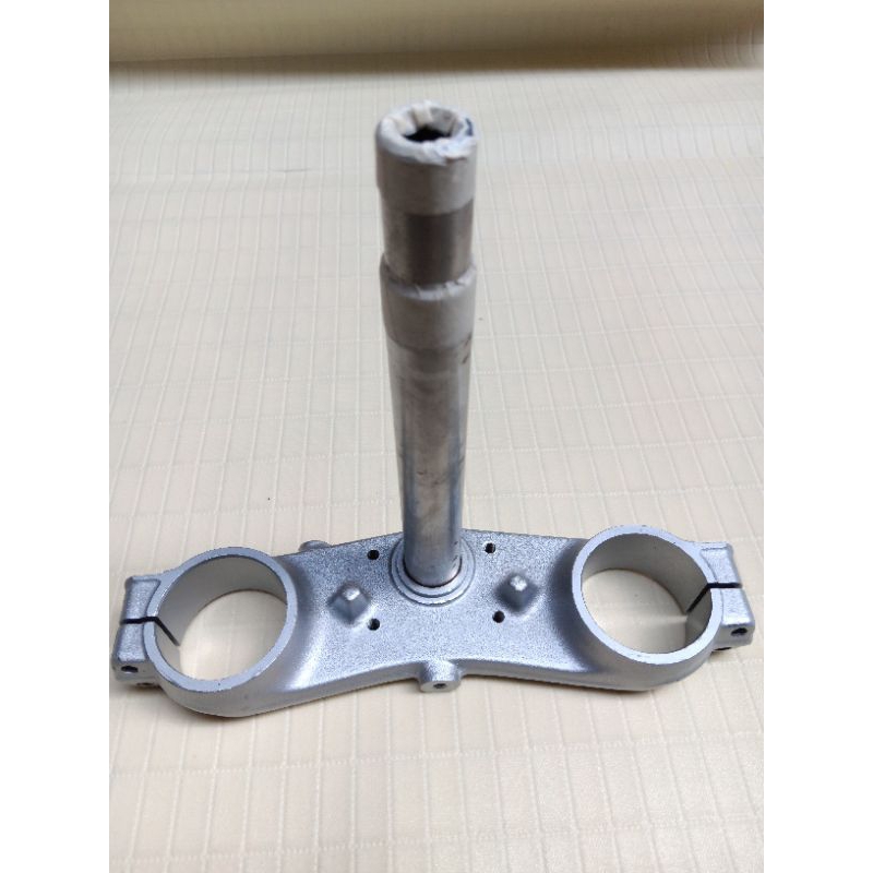 Stering segi tiga  bawah USD  kawasaki klx BF original barang baru