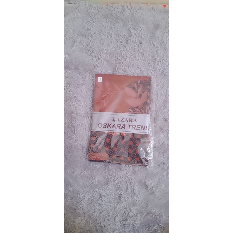 Segi empat motif "Azara Oskara Trend"