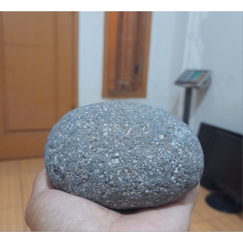 Batu Ulekan/Batu Alam Batu Kali Asli Berpori (sedang)