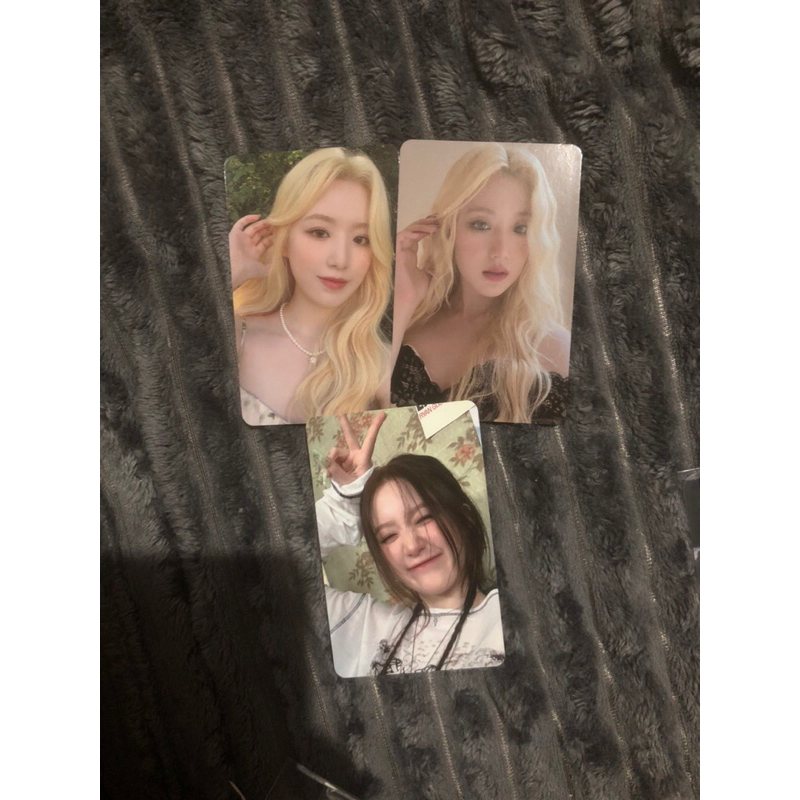 OFFICIAL PHOTOCARD SHUHUA (G)I-DLE I LOVE I FEEL SEASON GREETINGS