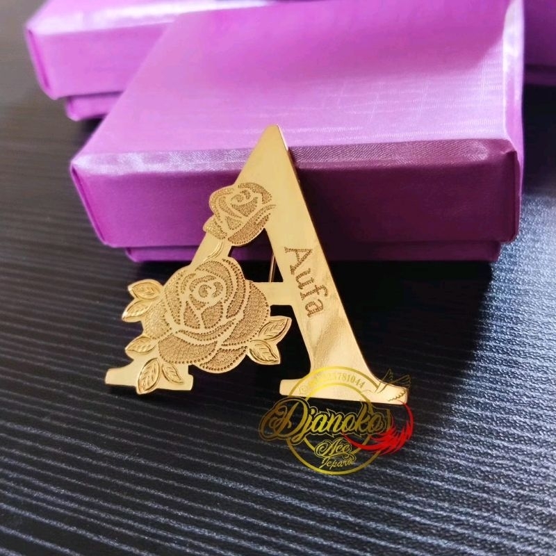 Bros Huruf Bunga Mawar Lapis Emas Custom Nama
