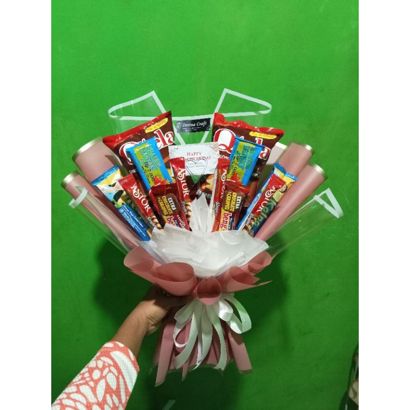 

Buket snack isian random buket coklat buket chiki buket uang buket bunga buket boneka buket wisuda buket hadiah