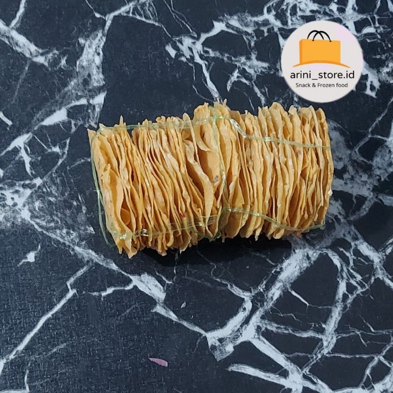 

KERUPUK KAMANG BALADO HARGA 1 IKAT /SINGKONG ASLI BUKITTINGGI LEBAR 7CM