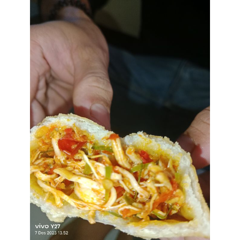 

frozen food cireng isi ayam suwir pedas isi 6