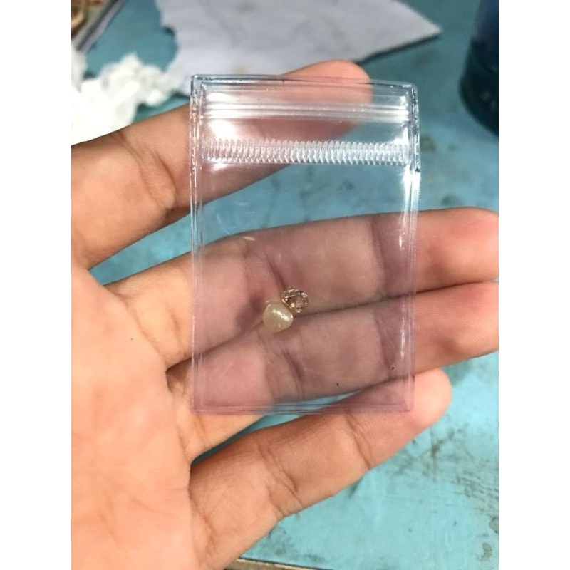 berlian mentah 2 biji