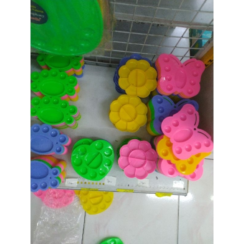 

Palet cat air / Tempat cat airPalet/ piring / tempat lukis cat air