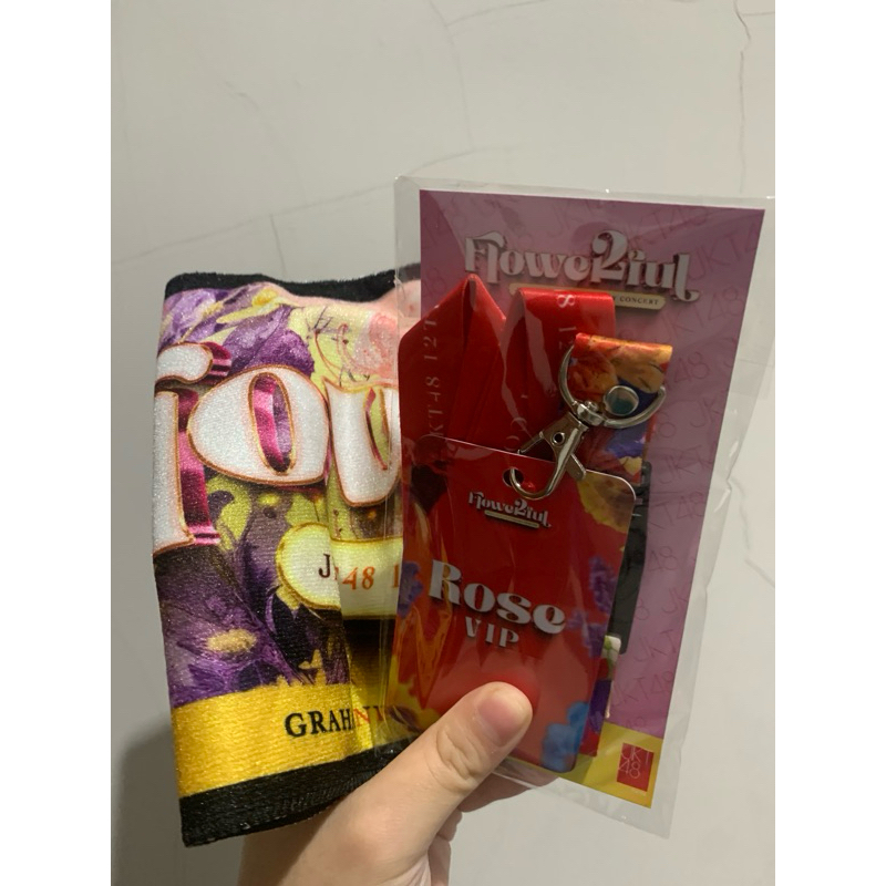 Lanyard dan Hand Banner Benefit Rose JKT48 12th Anniversary Concert