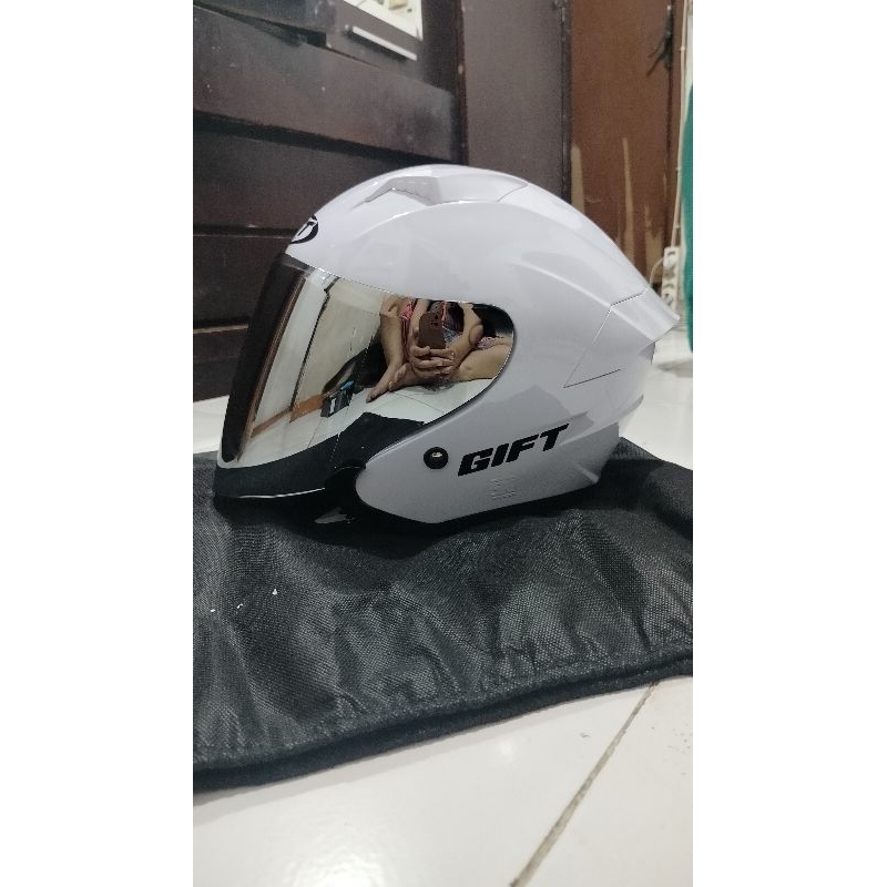 Helm Gift Sargon Putih Hitam Paket Ganteng Gift Sargon