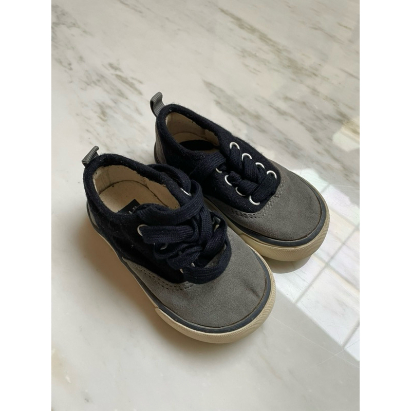 sepatu preloved gap sneaker