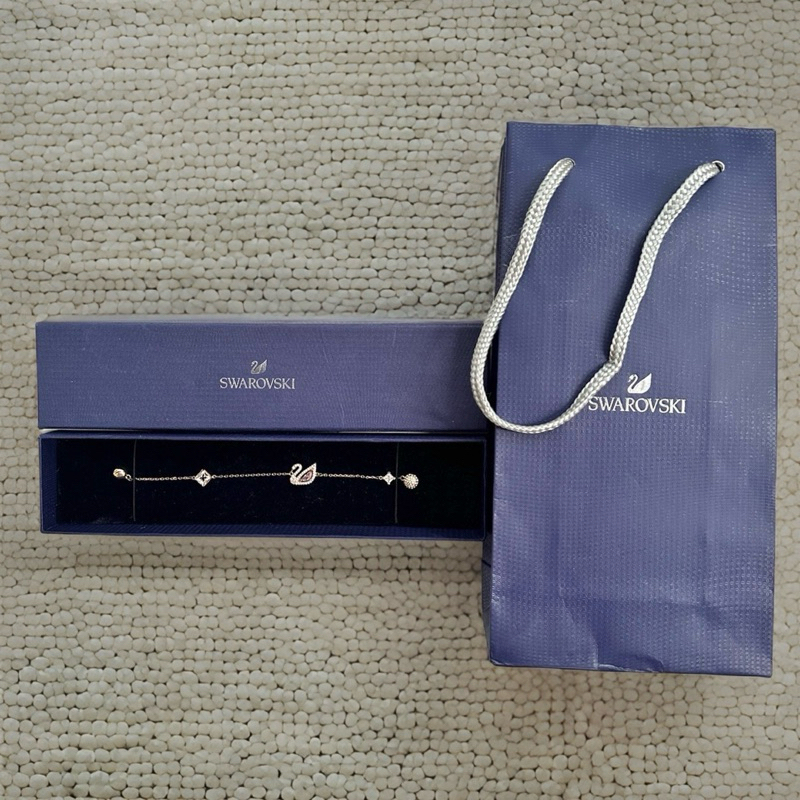 Swarovski Dazzling Swan Bracelet