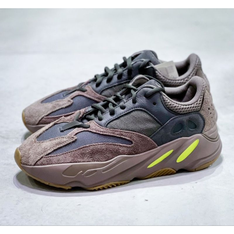 Adidas yezzy 700 MAUVE second