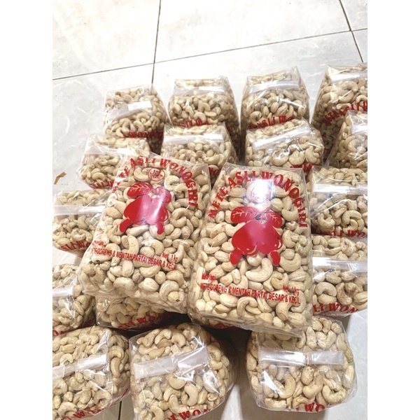 

KACANG METE UTUH MENTAH TERMURAH ASLI WONOGIRI 1KG