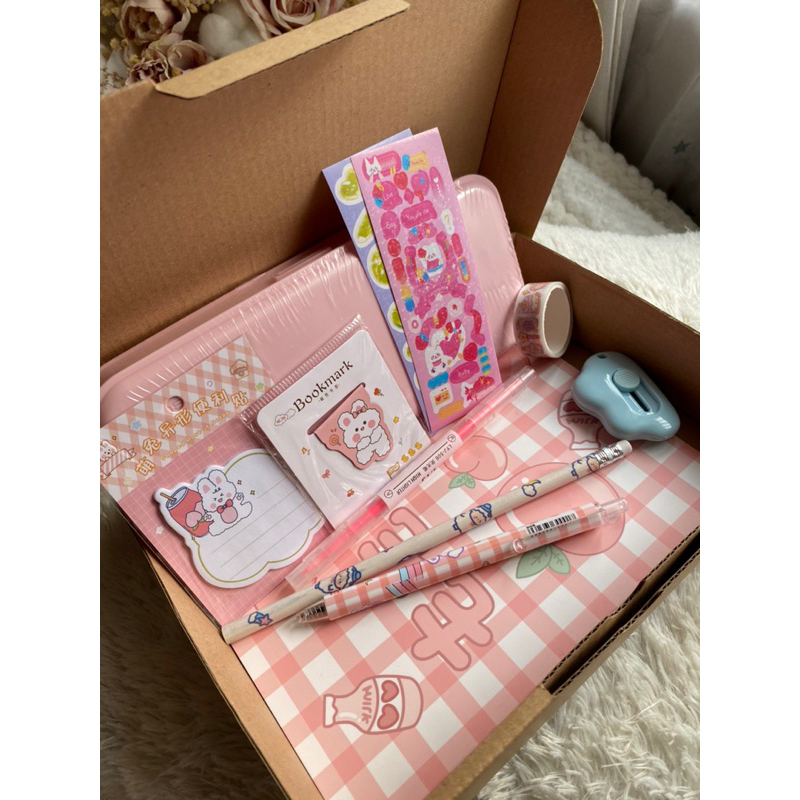 

SALE! (LIMITED STOCK) hadiah wisuda, hadiah anak, stationery box, gift box, mystery box, treasure box, paket alat tulis kore
