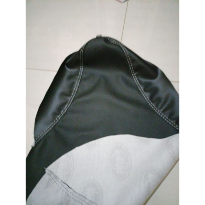 kain/sarung kulit cover jok vario 150/125 mbtech - kulit jok vario mbtech