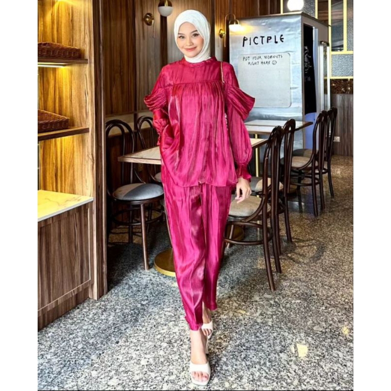 ONE SET WANITA BAHAN SHIMER