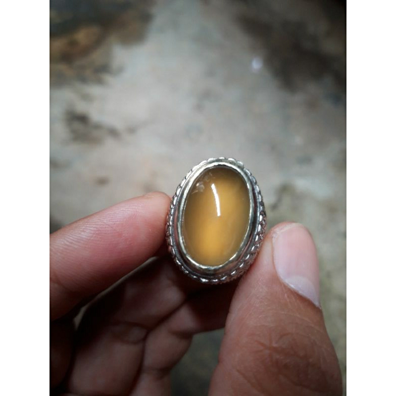 cincin batu idocrase solar kecoak