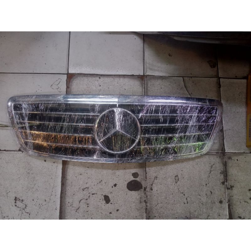 Grill depan Mercedes Benz W210