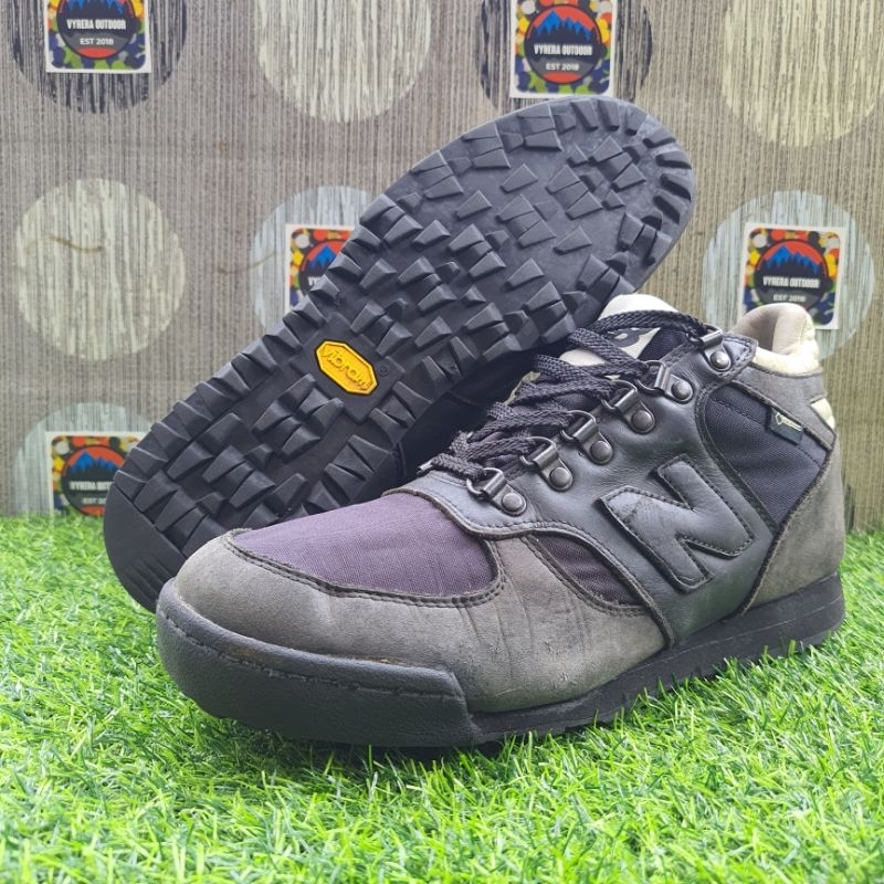 Sepatu NB 710