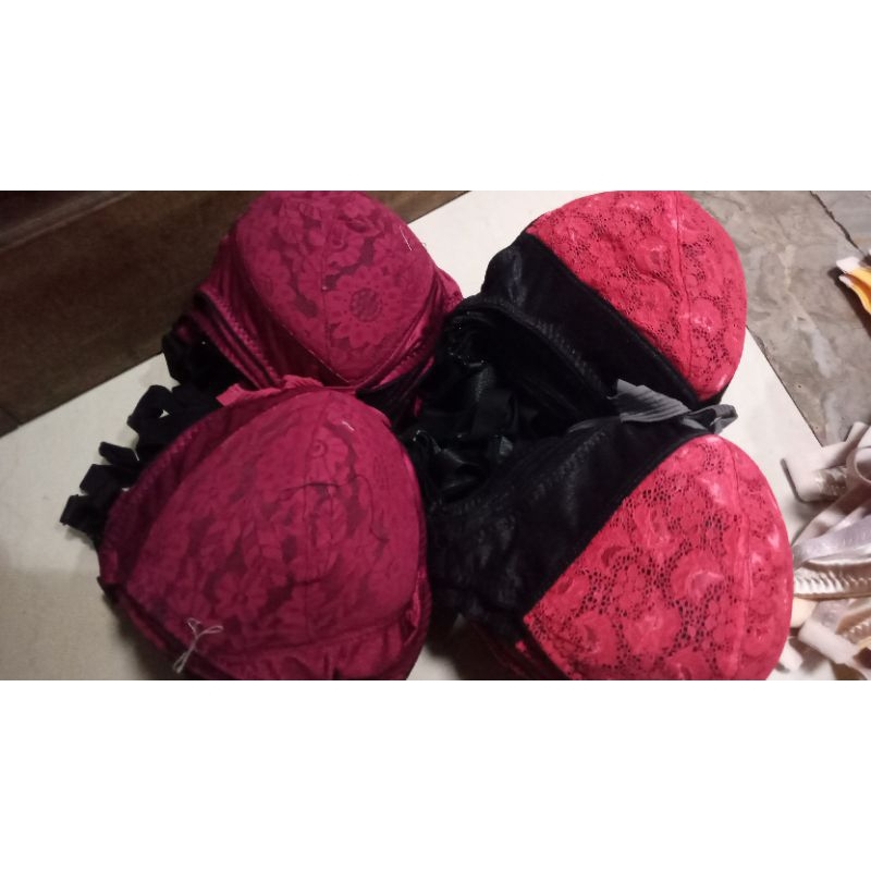 Bra Wanita | Bh Wanita | Bra Merah | Bra Brokat | Bra Busa Tipis | Bra Tanpa Kawat
