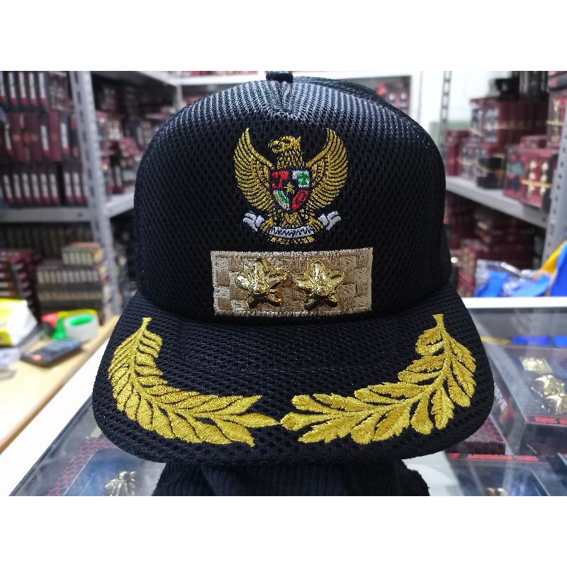 

TOPI LURAH BAHAN JARING WARNA HITAM MELATI 2 GOLd