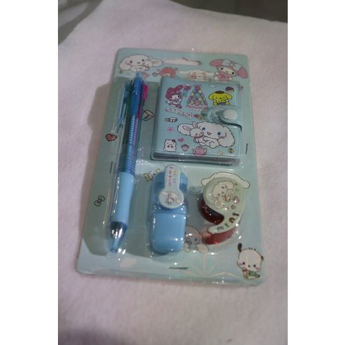 

Set alat tulis kecil