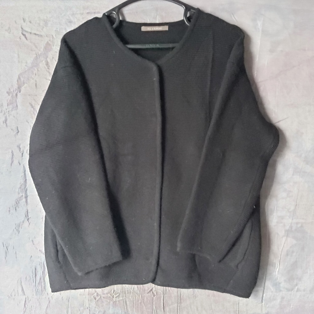 BAJU SWEATER CARDIGAN HITAM BEKAS SECOND WANITA STYLE KOREA LD 104 PJ 62