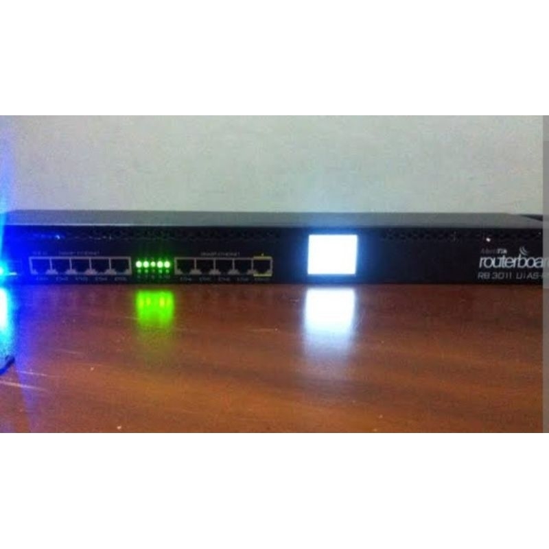 Mikrotik RB 2011 UI AS RM Layar LCD