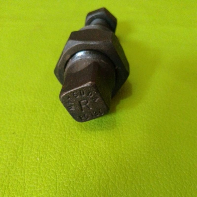 baut roda belakang canter hdx/ps136 kanan mitsuda