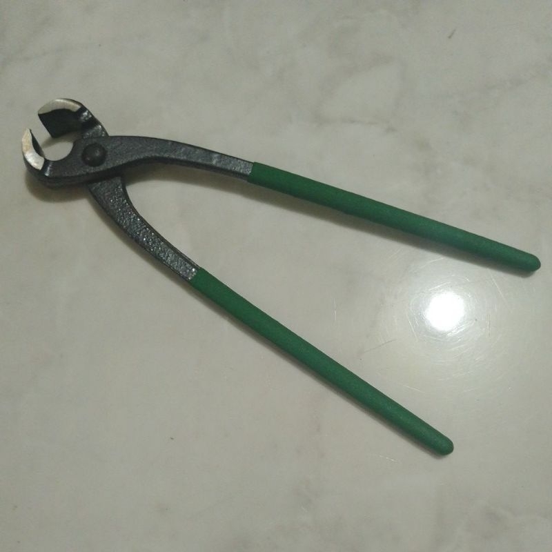 Catut gegep. tang gegep.  Gagang Karet 9 inchi, untuk potong dan putar kawat baja bendrat harga per 