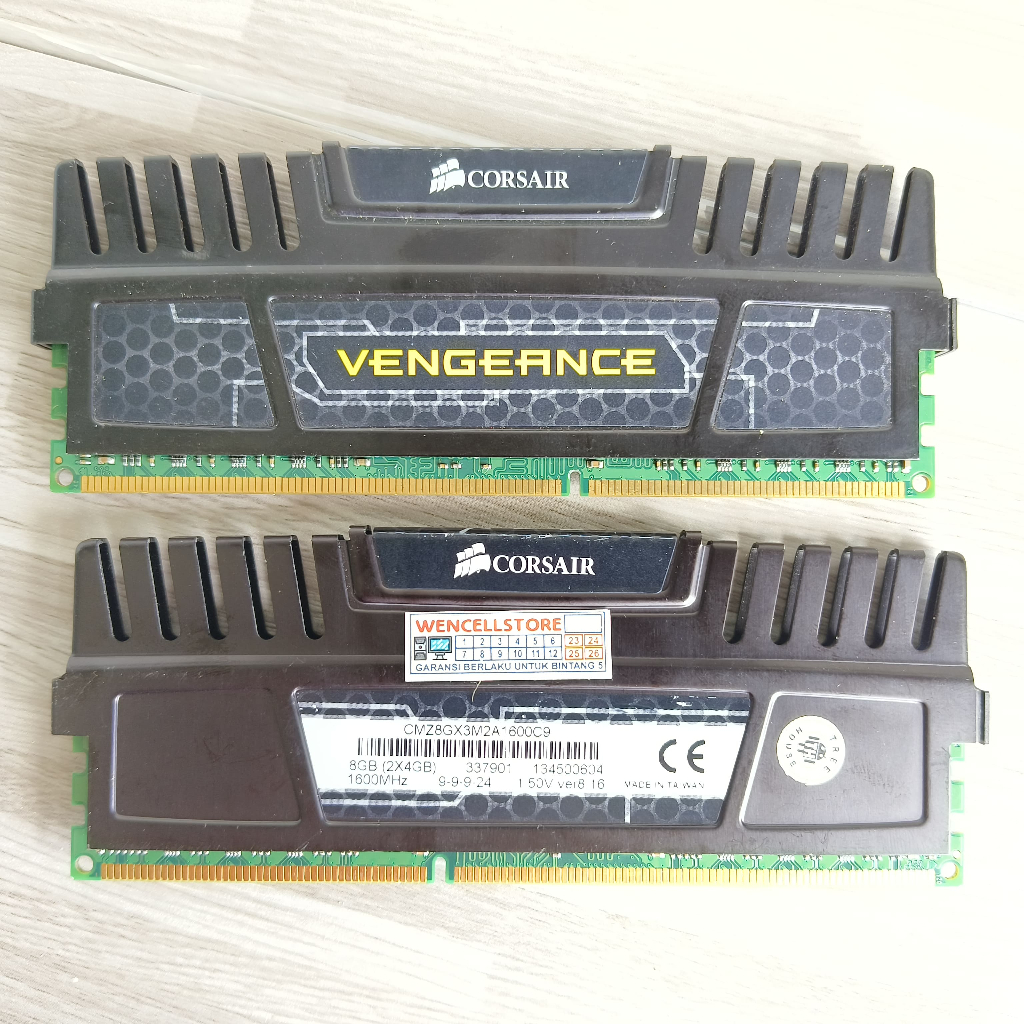 RAM GAMING CORSAIR 8GB KIT 2X4GB PC3-12800/1600MHZ DDR3 VENGEANCE HITAM