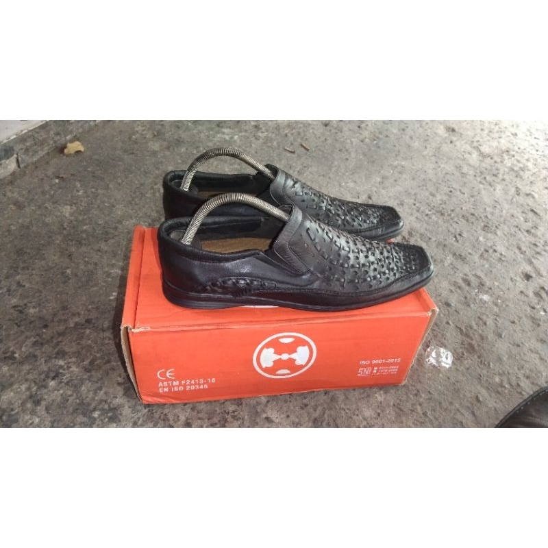 Sepatu Pantofel Kulit Pria Yongki Komaladi size 42