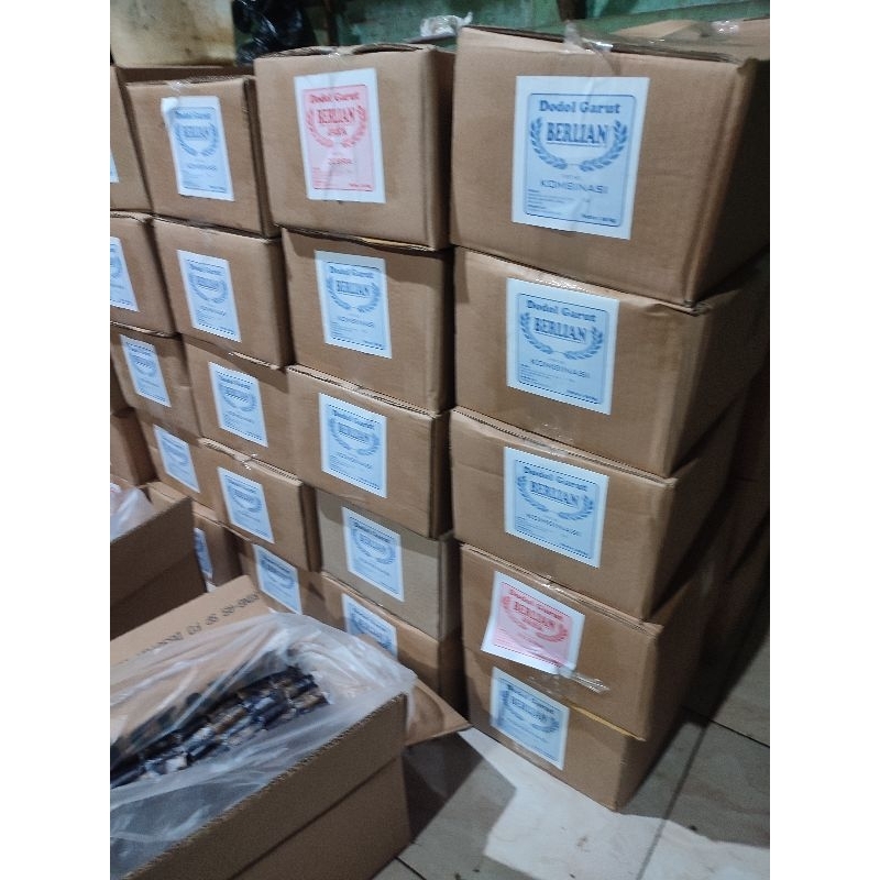 

Dodol Garut 10kg Glosir Enak Manis Enak Khas Garut