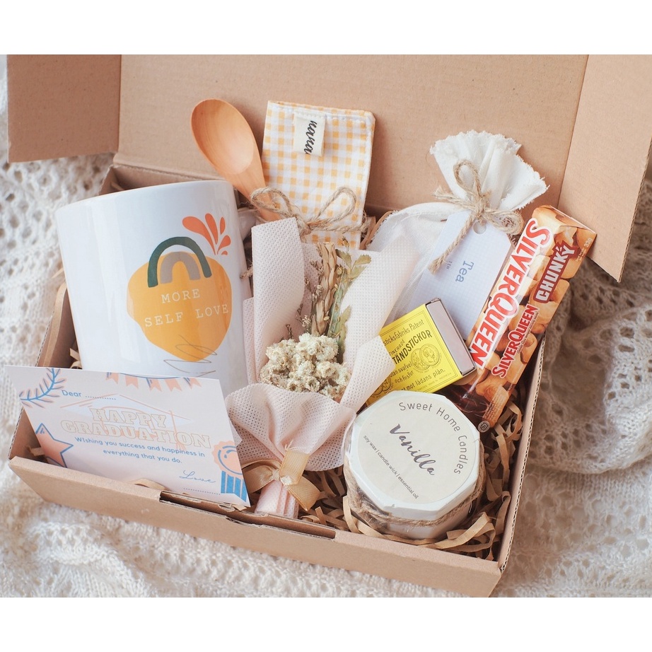 

Terbaru HAMPERS GIFT BOX KADO ULANG TAHUN GRADUATION WEDDING SELF REWARD