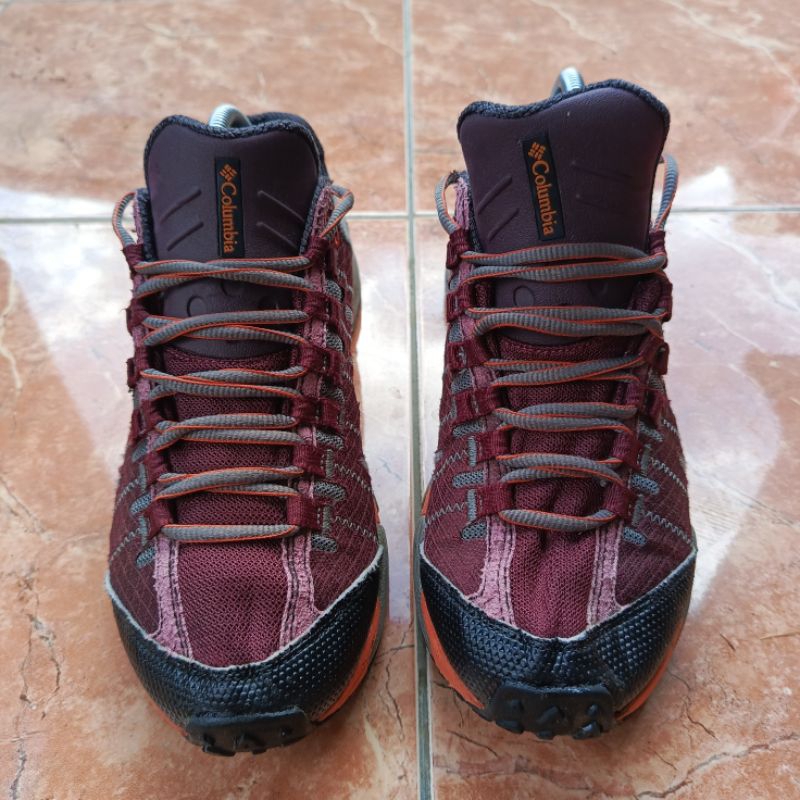 Sepatu outdoor preloved COLUMBIA MARON 42