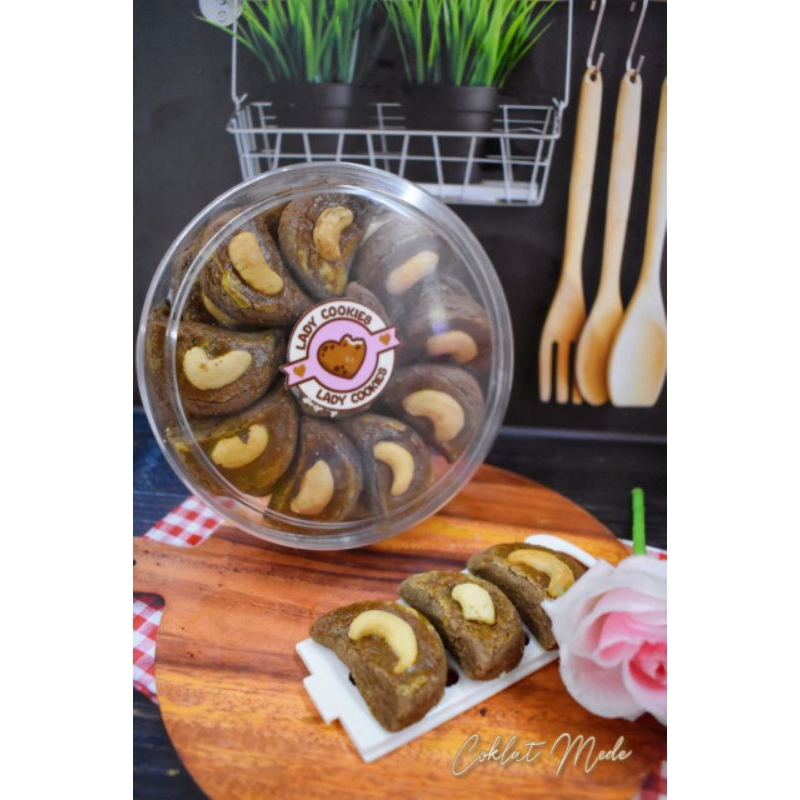 

kue Kering Enak/Kue putri salju/kue Kastengel Kurma/Coklat Mede/Kue Kacang Mede 250gram