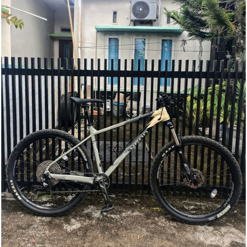 Polygon Xtrada 6 Tahun 2022 BanMaxis 11Speed DeoreSet51T Kondisi99% Tidak Ada GoresPun Mulus