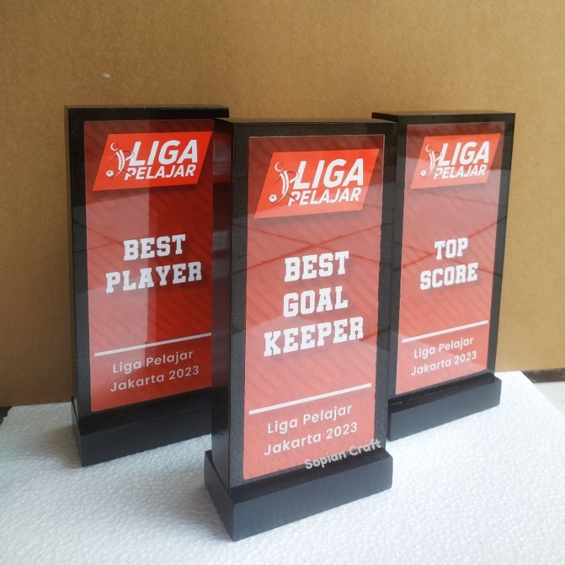 PIALA KAYU MINIMALIS SEPAK BOLA/BADMINTON