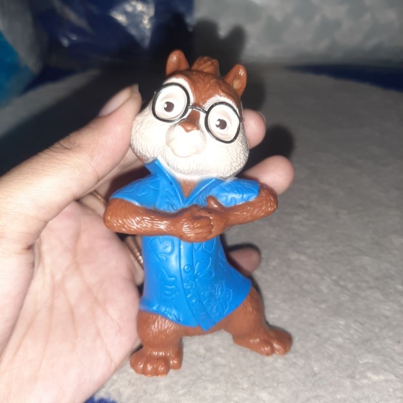 mainan / figure dikoleksi alvin the chipmunks 2010 mcd