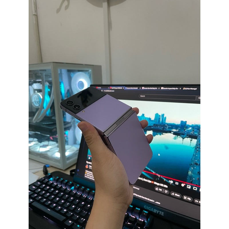 Samsung Z Flip 4 8/256 sein