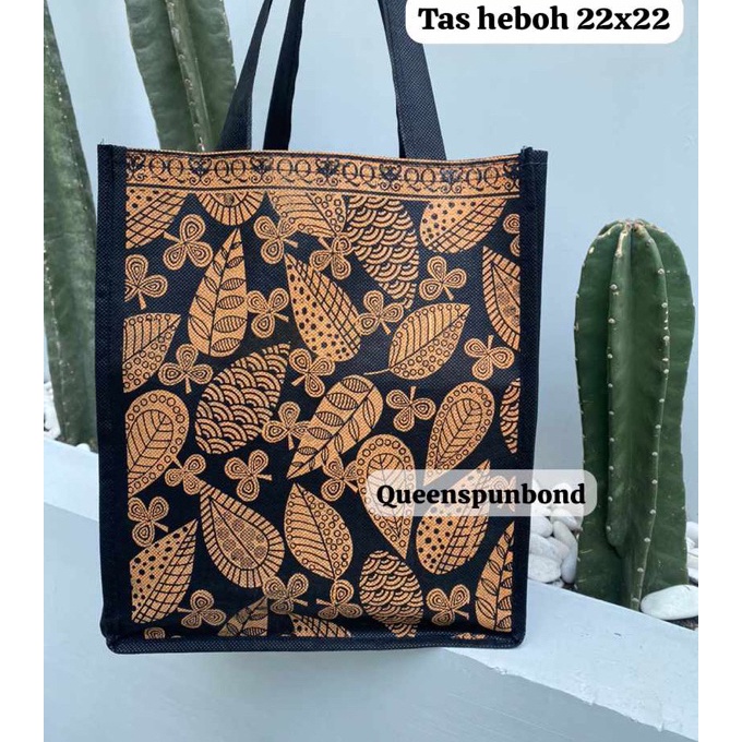 

Berikan diri Anda sentuhan kemewahan HARGA LUSIN ISI 12 BIJI TAS HAJATAN BOX NASI HEBOH SIZE 22x22