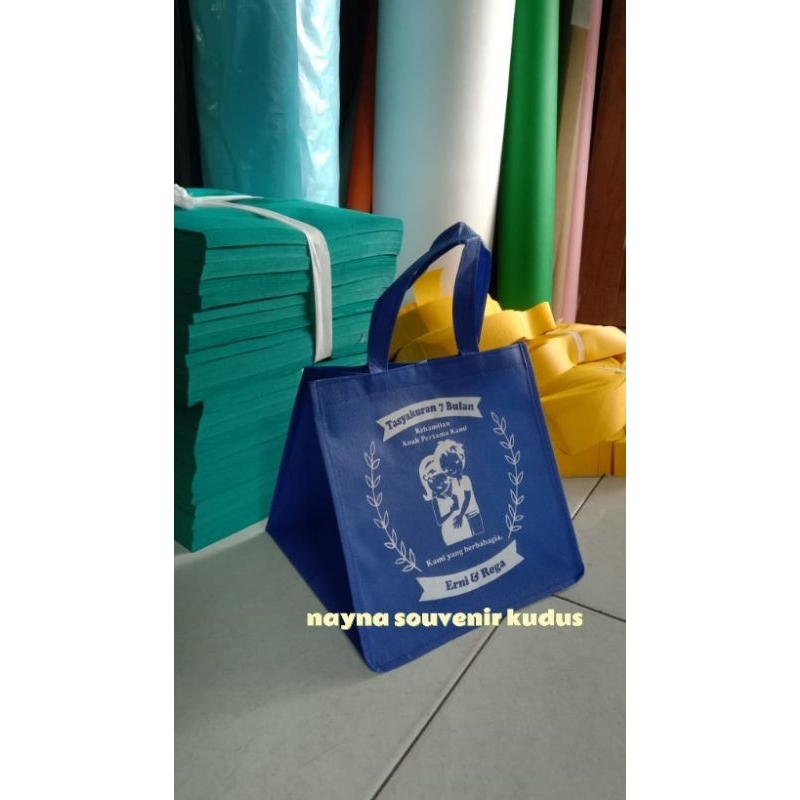 tas souvenir berkat 7 bulanan custom sablon nama Uk dus 22x22 cm